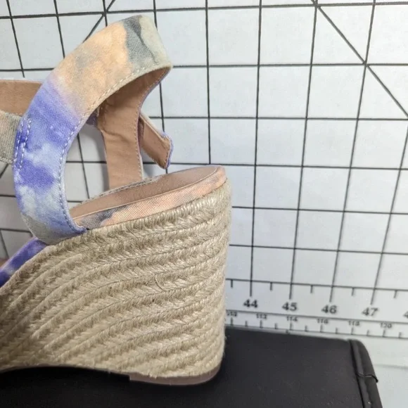 NEW-Size 9M Women's Chelsea & Violet Henna Wedges Sandals Purple Tie-Dye - Picture 7 of 8